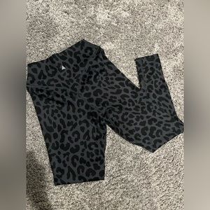 Midnight black balance cheetah print leggings